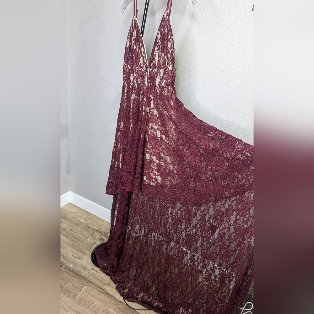 Elegant Burgundy Lace Mini Dress